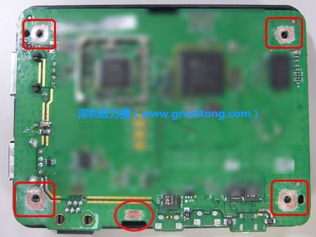 手動去綠漆。使用傳統的刀片去除綠漆后的效果。