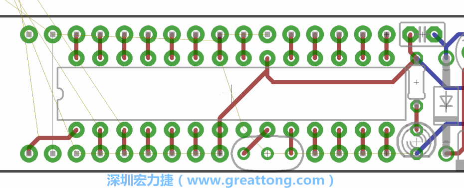 諧振器應擺放在ATmega微控制器的針腳8、9和10旁邊，在共鳴器和微控制器中間的高頻信號線應該要愈短愈好，此外，其它的信號線應該要遠離這個區域且配置在諧振器的下方，這樣做是為了防止不必要的無線電波干擾。