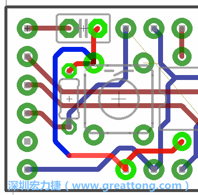 為了要創造一個電路通道，首先要先點擊重置開關的連結點進行布線，在電路板的背面繪制線路直到其它線路前的乾淨區域。